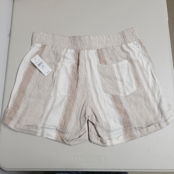 Per Se NWT Living In Lonen Shorts. - Picture 2 of 8